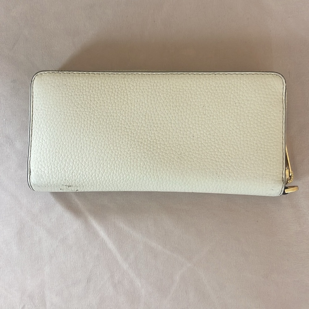 Michael Kors White Oversized Jet Set Leather Travel Wallet - Picture 2 of 6